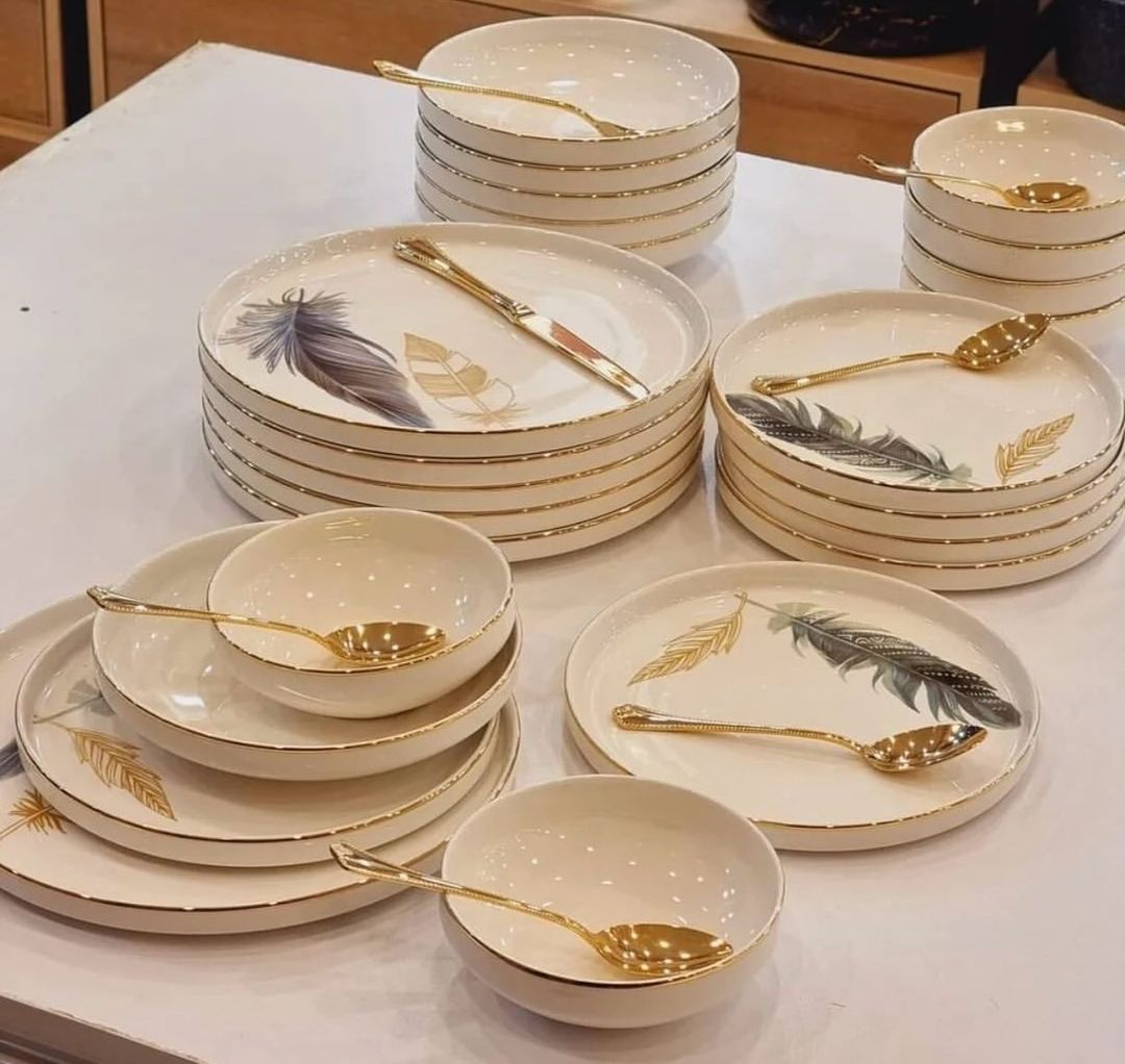 39 Pieces Set In Bone with spoons