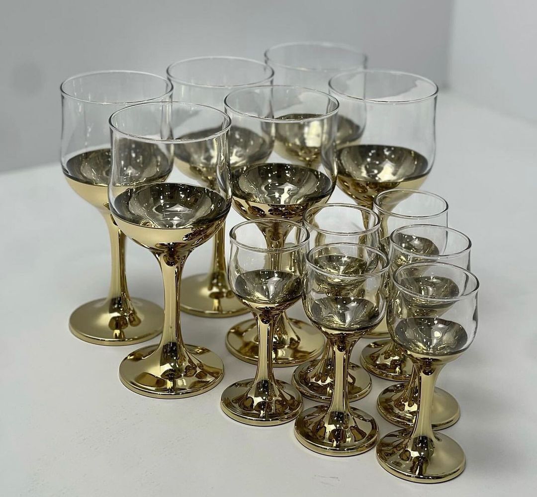 Glass Set of 12 in Golden Border